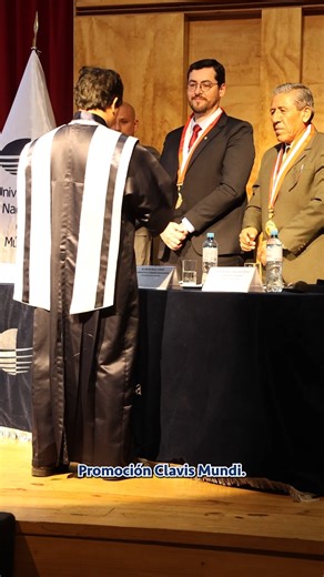 6K views · 94 reactions | El 26 de diciembre se realizó la ceremonia de graduación del Programa Escolar de nuestra Sección de Estudios Preparatorios, Promoción “Clavis Mundi”,  en el Local Histórico de la UNM.  Con la presencia de nuestras autoridades, fueron veintiocho estudiantes que egresaron del Programa Escolar.  ¡Felicitaciones! | Universidad Nacional de Música | Facebook