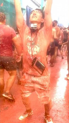 I went to the tomato festival that I had always wanted to go to before I died. #bucketlist #Spain...