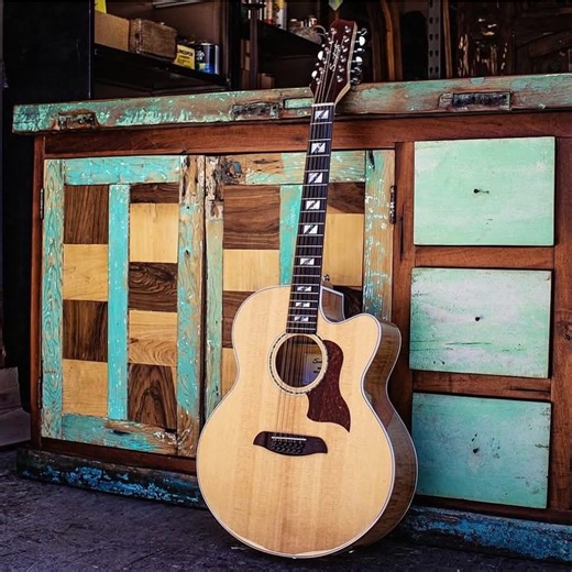 Sawtooth’s Jumbo Maple series guitars offer an incredibly beautiful guitars with a very rich tone. The combination of solid sitka spruce tops with maple back and sides produces clear and present sound, and has amazing projection GoDpsMusic #godpsmusic #godpsmusiclive #godpsmusicliveapp #sawtooth #sawtoothworld #sawtoothacousticguitars #sawtoothguitars #sawtoothmusicalinstruments #chromacastmusic #chromacast #chromacastmusicaccessories #musicgear #allthingsstage #touring #livemusic #fyp #guitaris