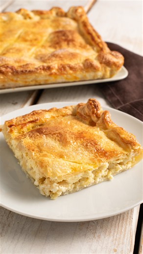 TORTA di SFOGLIA con RICOTTA e MELE 🍎 Cremosa dentro, dorata e fragrante!🥧 #Shorts