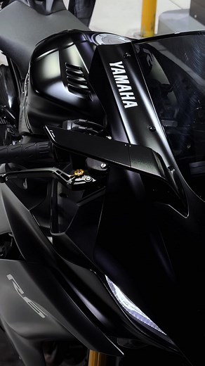 Exploring Black Aesthetics with Yamaha R6 Sportsbike