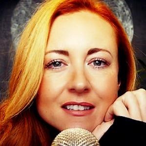 Emma WhispersRed – Age, Bio, Personal Life, Family & Stats | CelebsAges