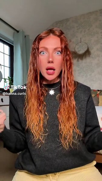 Mood today: a bit down😞 But my favorite song curly routine @Bali Curls = instant happiness😁 #curlyhairtutorial #wavyhair #wavyhairroutine #2C #balicurls