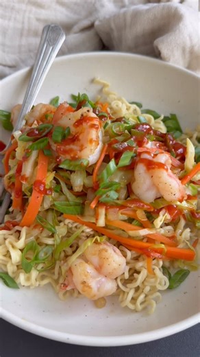 Sarah Thomas on Instagram: "Ready in 25 minutes, this easy shrimp egg roll in a bowl is the perfect weeknight recipe. Comment “RECIPE” and I’ll DM you the link. https://healthyishfoods.com/egg-roll-in-a-bowl/ #recipe #shrimp #dinner"