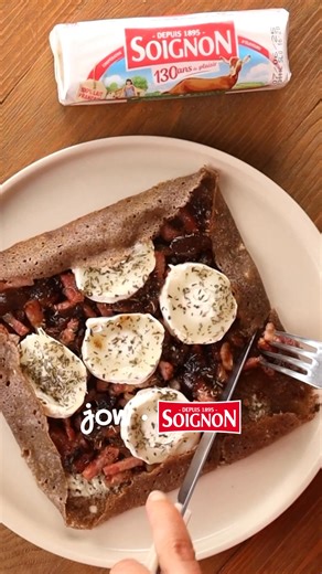 Le twist sucré/salé parfait pour une galette party ! 🍴: Recette de Galette chèvre, lardons & confiture de figues dispo sur l’app ou sur jow.fr | Jow