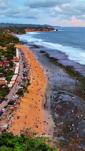 Pantai Sepanjang Gunung Kidul Penuh Wisatawan