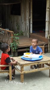 Dung and Dau are getting ready to eat. #fblifestyle #love | Ra Ti Page FB