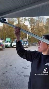 How to use the Thule wind out awning