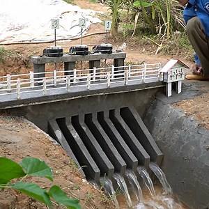Mini Dam Construction With Six Gates Water Discharge | DIY & Crafts