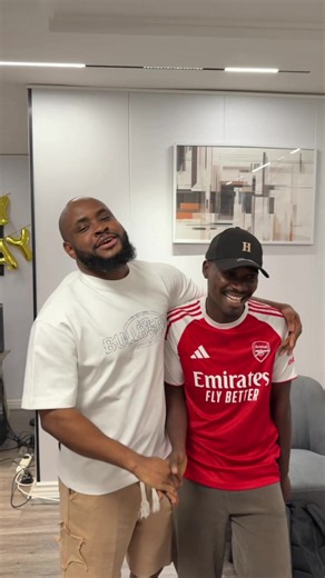 Our Guy is here 🤣🤣🤣 Premier League Champion. He don come collect he phone ooo, all the way from Osun #football #premierleague #arsenal #chelsea
