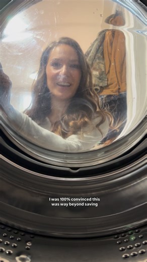 Laura | Motivation | Resets | Cleaning Tips on Instagram: "Let’s not do that again 😅 Comment WASH, and I’ll send you the link to everything you need to clean, and prevent this ✨ Keep your washing machine fresh and mold-free with these simple tips 👇🏻 🧼 Always leave the door open after a wash to let moisture escape and prevent mold buildup. 🧽 Regularly clean the rubber gasket—wiping it down and checking for trapped debris can stop nasty smells and mildew. 🧺 Use the right amount of detergent 