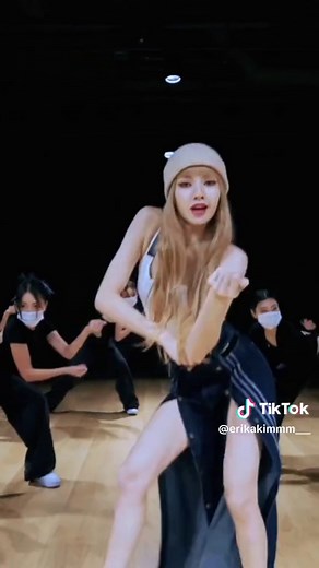 BLACKPINK LISA Money Dance Performance