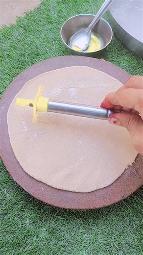 lighter cutting paratha#viralvideo#shortvideo#youtubeshorts#trendingshorts#👍🥰🥰