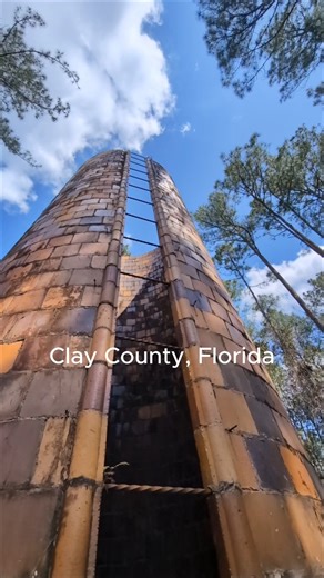 Have you ever seen a silo like this one? I came across this massive silo deep in the Florida woods at the site of a former railroad community that has all but disappeared. It appears to be made of terracotta “bricks” or glazed tiles—unlike anything I’ve ever encountered before. A local told me it likely dates to the late 1800s or early 1900s and was once used to store grain. Beginning in the 1880s, silos like this started appearing on American farms to store silage for livestock. Early versions 