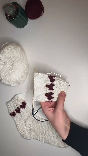 New pattern for socks | Follow my tutorial on my profile. #knitting #knittok #fyp #KnittingTherapy