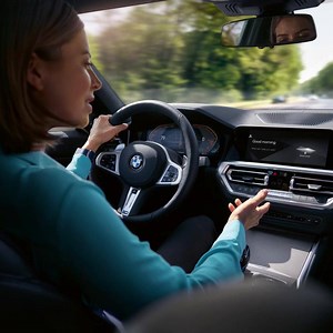Erlebe im BMW ConnectedDrive Classroom mit Experience Testdrives die neuesten Connectivity Features und Zukunftstechnologien von BMW, die dir schon heute das Leben erleichtern. | BMW Schweiz
