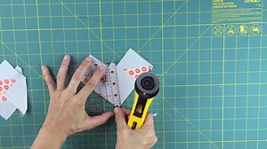 Make 4 flying geese at once with no waste. Here's the full tutorial https://mypatchwork.wordpress.com/2016/07/24/video-tutorial-make-4-flying-geese-blocks-at-once and video https://youtu.be/x_02o59ZUkg | TeresaDownUnder