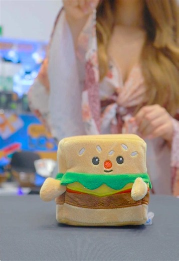 ¡El squad de peluches más tierno te está esperando en Mumuso! 🍍🍔⚽️ ¿Cuál es tu favorito? ¡Ven por el tuyo hoy mismo! 📍 Encuéntralos en cualquiera de nuestras 7 sucursales. #Mumuso #PeluchesMumuso #CuteStuff #Kawaii #CutePlushies