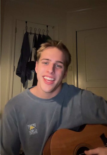 Mako mermaids THEME 🧜‍♀️🏝️ sooo nostalgic—h20 theme next?? 😉😉 #fyp #viral #makomermaids #guitar #nicksiff