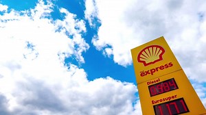 Shell raises its dividend as profits surge