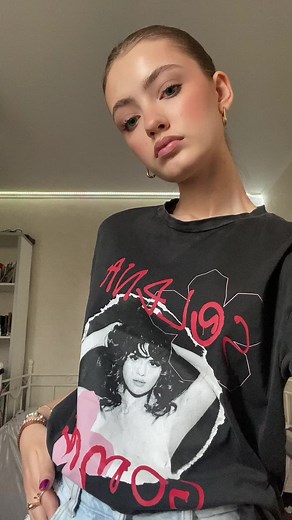 Ariana's Best Songs Showcase in Cozy Bedroom Setting