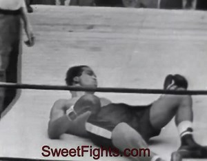 The Greatest Light Heavyweights 👑 Next up is Ezzard Charles, a fighter many see as the greatest in the 175lb division. During his career as a light heavyweight, Ezzard has wins over: Joey Maxim x2, Archie Moore x3, Lloyd Marshall x2, Oakland Billy Smith x2, Jimmy Bivins x2 Where does he sit amongst his peers at LHW? #Boxing #History #LightHeavyweight #EzzardCharles | BTR Boxing Podcast Network