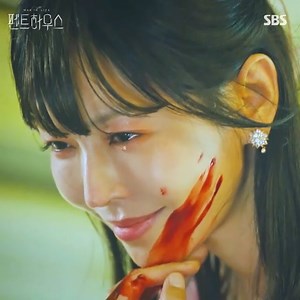 "Penthouse" Cheon Seo Jin through crazy acting of Kim So Yeon 👍 👏 👏 Cre: sbsdrama.official | Kim So Yeon 김소연 - Sso Fanpage