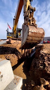8.9K views · 78 reactions | Time for rock! Video Credit: @earthdynamicsllc • • • #heavyequipment #heavyequipmentlife #excavator #construction #earthmoving #earthwork #movingdirt #dirtwork #pipe #utilities #backfill #rock #excavating #workthedirt #digitdigitalgps #earthmover #bluecollar #operator #dirt #dirtlife #jobsite #constructionlife | Dig-It Digital GPS | Facebook