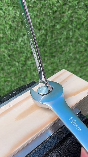 Screw tips! #tips #reels #lifehacks #diy | The Simple DIY