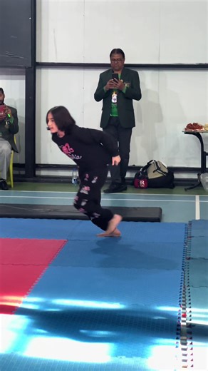 A Simple Game for Gymnastic Fun