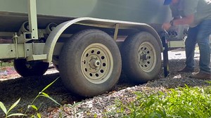 Hi-LoJack.com!! You can also flip the ahi-LoJack over to gain higher height if both tires flat! | DuckWater Boats New Philadelphia, Ohio