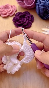 Easy flower motif 🌸 Quick, beginner-friendly, and perfect for any project ✨ #crochet #flowers #motif | Rodi Crochet Studio