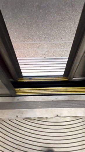 Exiting Jubilee Line 1996 Stock at Southwark #train #underground