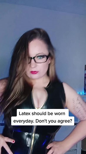 #dominatrix #latex #latexfashion #latexlady #latexlife #latexqueen #dommemommy #dommequeen #dommelife #domme #rubbergirl #goddess #goddessenergy
