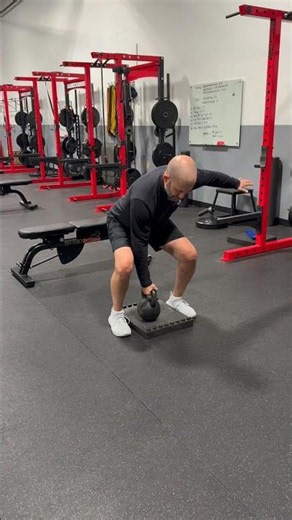 KB 1 Arm Sumo Deadlift from Block