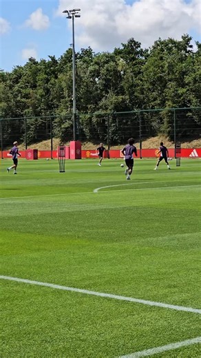 THIS Joshua Zirkzee finish! 🔥👏 | Manchester United