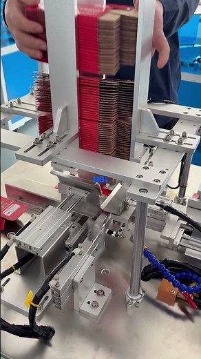 This small box folding machine can fold 30 boxes per minute, saving 60% in labor costs.