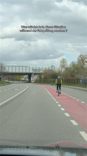 Was würdet ihr machen ? Überholen oder nicht ?#fahrlehrerlukas #fahrprüfung