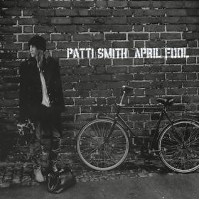 Patti Smith: April Fool   az új album dallistája   CBS News Sunday Morning – a teljes tévéinterjú!