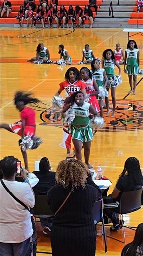 ❤️💚 Cheer Majorette Kicks #cheer #cheerleading #school #students #pom
