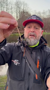 Et lille fif til nem montering af flåd / prop med et dobbelthalvstik…. Det bliver ikke meget nemmere… og så kan du bibeholde dit normale setup med hovedline, Svirvel og flourcarbon forfang… Thomas Fishing mente Det ville være godt med en video.. da han selv efter et par gennemgange.. ikke helt havde fået vendt fingrene rigtigt med det dobbelt halvstik. 😂😂😂 men det lykkes ham…😝 * MÅ GERNE DELES Effekt Team Danmark Effektlageret ApS MUNKI ORMEN | Fiskeri med Munken