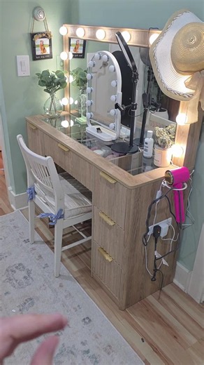 Cozy Vanity Setup Ideas for Your Makeup Space