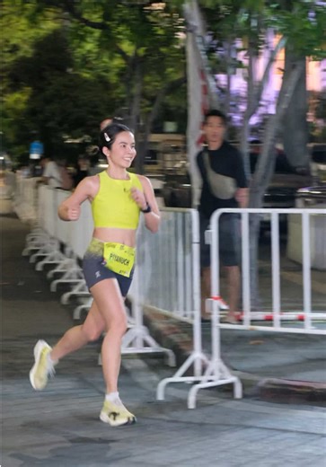 ส่งท้ายปี bkk midnight !! พระราม 8 ไม่ค่อยใจดีเท่าไหร่เลย 🤣 และพบกันใหม่ปีหน้านะคะ ❤️❤️ 🏟️งาน : Awaken Bangkok Midnight Marathon 2025 🏃🏼‍♀️ระยะ: 21.1 KM ⏱️เวลา : 1:28:15 🏆อันดับ : 3rd Overall Thai Female 🗓️ วันเดือนปี : 21/12/2025 สำหรับวันนี้ทำเต็มที่แล้วค่ะ หมูน้อยขอขอบคุณทุกกำลังใจแรงเชียร์ที่มีให้หมูน้อยเสมอมา ขอบคุณค่ะ ❤️🐖💨 #หมูน้อยพาแล่น #พาแล่น #วิ่ง #ออกกําลังกาย