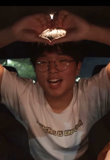 Exploring Minecraft with TommyInnit and Dream SMP