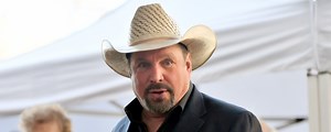 “Acoustic Garth Is the Best Garth”: I Can’t Hold Back the Tears Listening to This Garth Brooks Rendition of “She’s Every Woman”