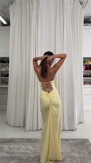 Dress up dilemma: maxi power vs. mini magic! 🌟🤍