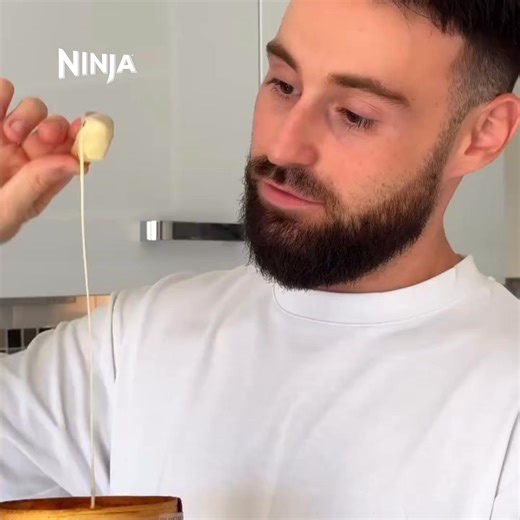 Prête à révolutionner vos repas ? Découvrez la friteuse Ninja DoubleStack pour des plats légers et savoureux ! • Cuisinez avec moins d'huile • Préparez des repas sains en un tour de main Essayez-la maintenant ! | Ninja Kitchen France