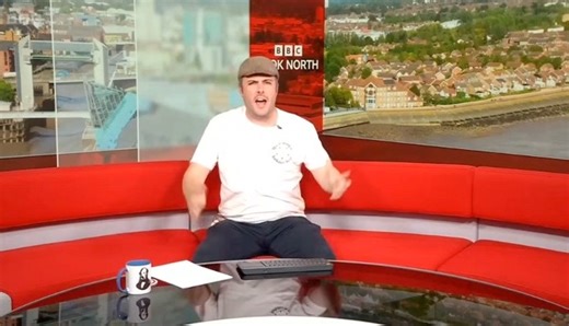 44K views · 704 reactions | Look North then, eh? #3Yorkshireteers #YorkshireStyle #looknorth #news #peterlevy | The 3 Yorkshireteers | Facebook