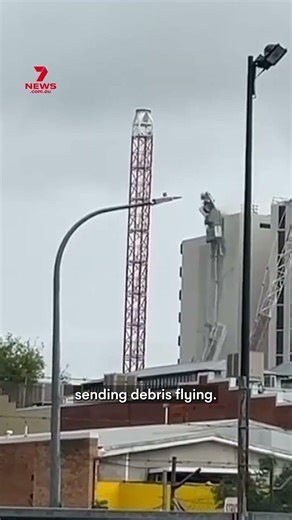 Crane collapses on a Dubbo apartment block