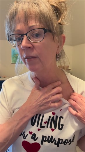 Rhonda Flint on Instagram: "Opening up or stimulating the major lymph nodes helps boost immune function, reduce swelling and fluid retention and aids in the body’s natural detoxification process. There should be done before you do any type of lymph work - dry brushing, jumping, rebounding or the vibration plate Here are the main points: ☀️Termini (above collarbone) ☀️Tonsillar (neck/under jaw) ☀️Apical ☀️Axillary (armpits) ☀️Cisterna chyli (deep abdomen) ☀️Inguinal (groin) ☀️Popliteal (behind kn